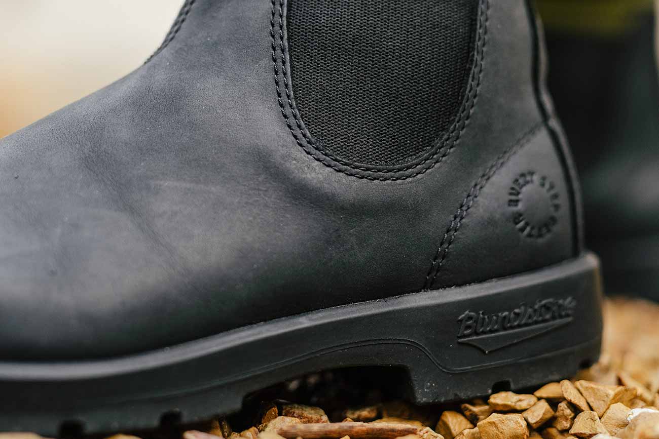 Blundstone 2646 black nzl Chelsea boot, detail and lifestyle view 3
