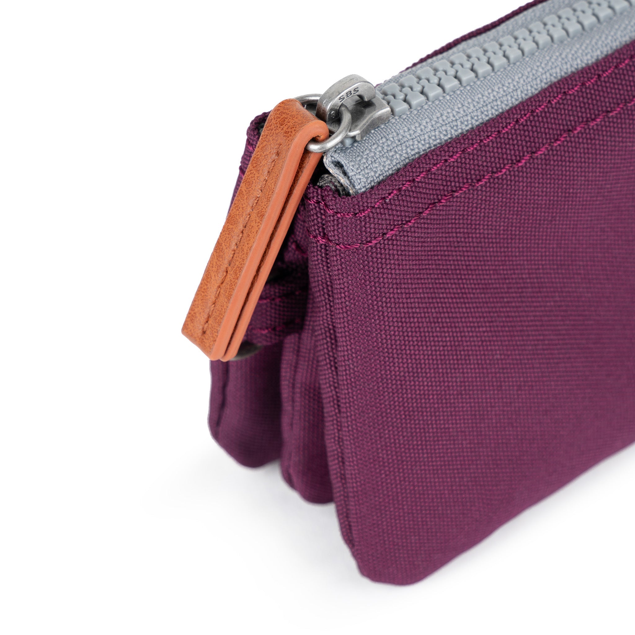 Roka Carnaby Wallet Cherry Lacquer Small, zip detail (6)