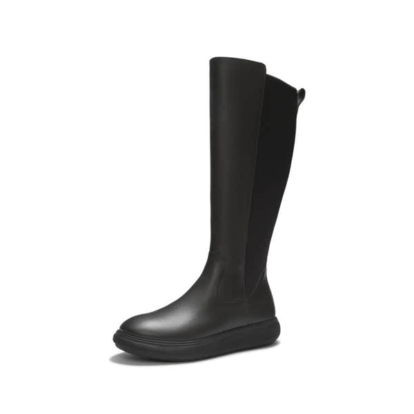 FitFlop AAV-090, All Black, three-quarter view.