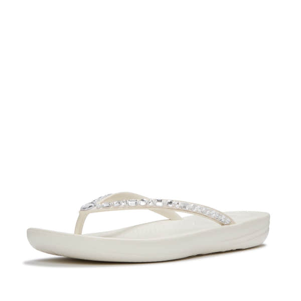 FitFlop JC8-477, Cream, three-quarter view.
