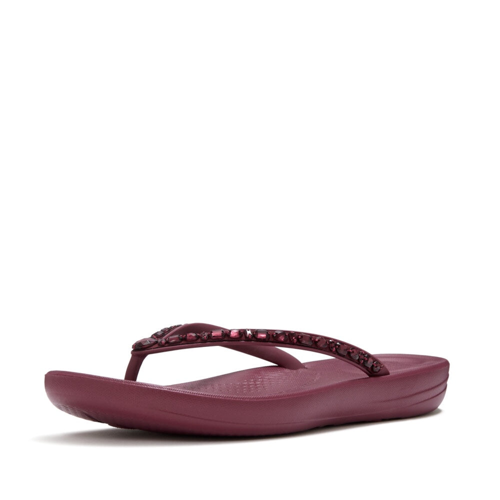 FitFlop JC8-E19, Dark Merlot, three-quarter view.