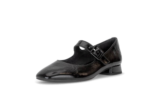 Gabor 3020.02.001 Iggy in black, front three-quarter view.