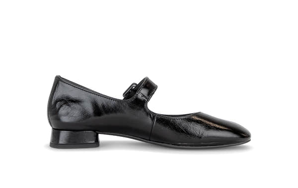 Gabor Iggy black mary jane shoes, inner side view.