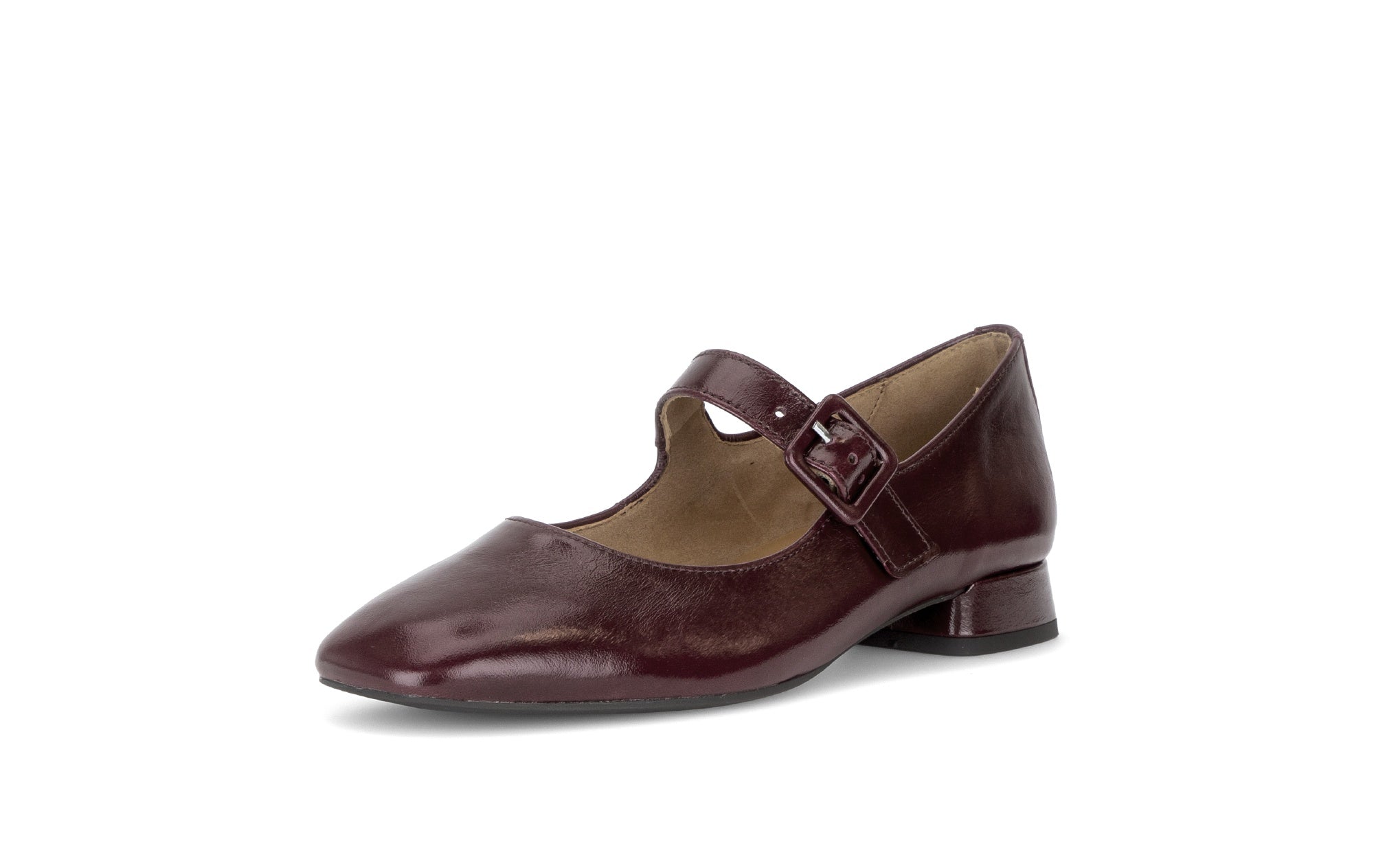 Gabor 3020.02.003 Iggy in mulberry burgundy, front three-quarter view.