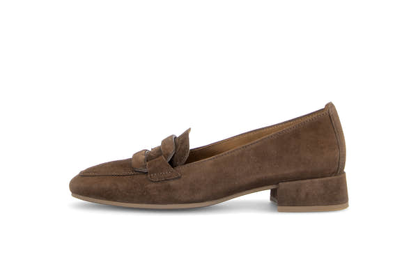 Gabor Great cacao brown loafers, outer side view.