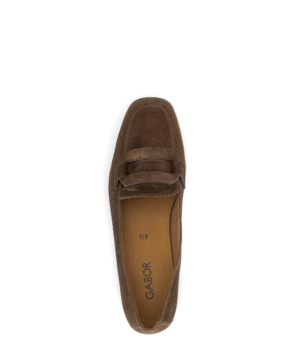 Gabor Great cacao brown loafers, top view.