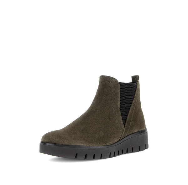 Gabor 8015.01.006 Dublin in olive green, front three-quarter view.