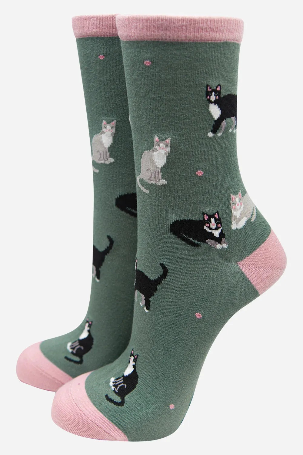 Sock Talk black cat ankle socks with cat print, green base, pink heel and toe, featuring cute illustrated cats and pink dots.