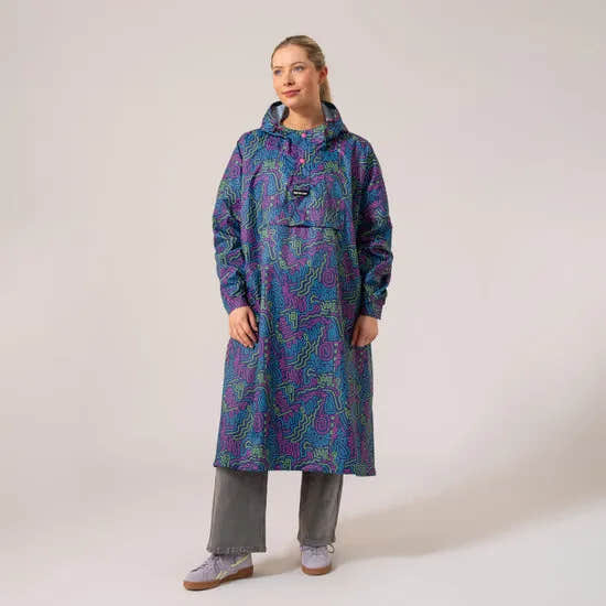 Unisex festival poncho in vibrant neon jazz colors with abstract pattern, rainproof, oversized fit, perfect for outdoor events.
