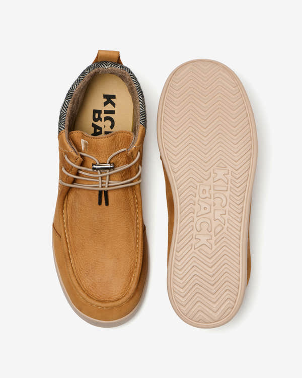 Kickback Hoogah men's tan waxed leather chukka ankle boot, top and sole view.