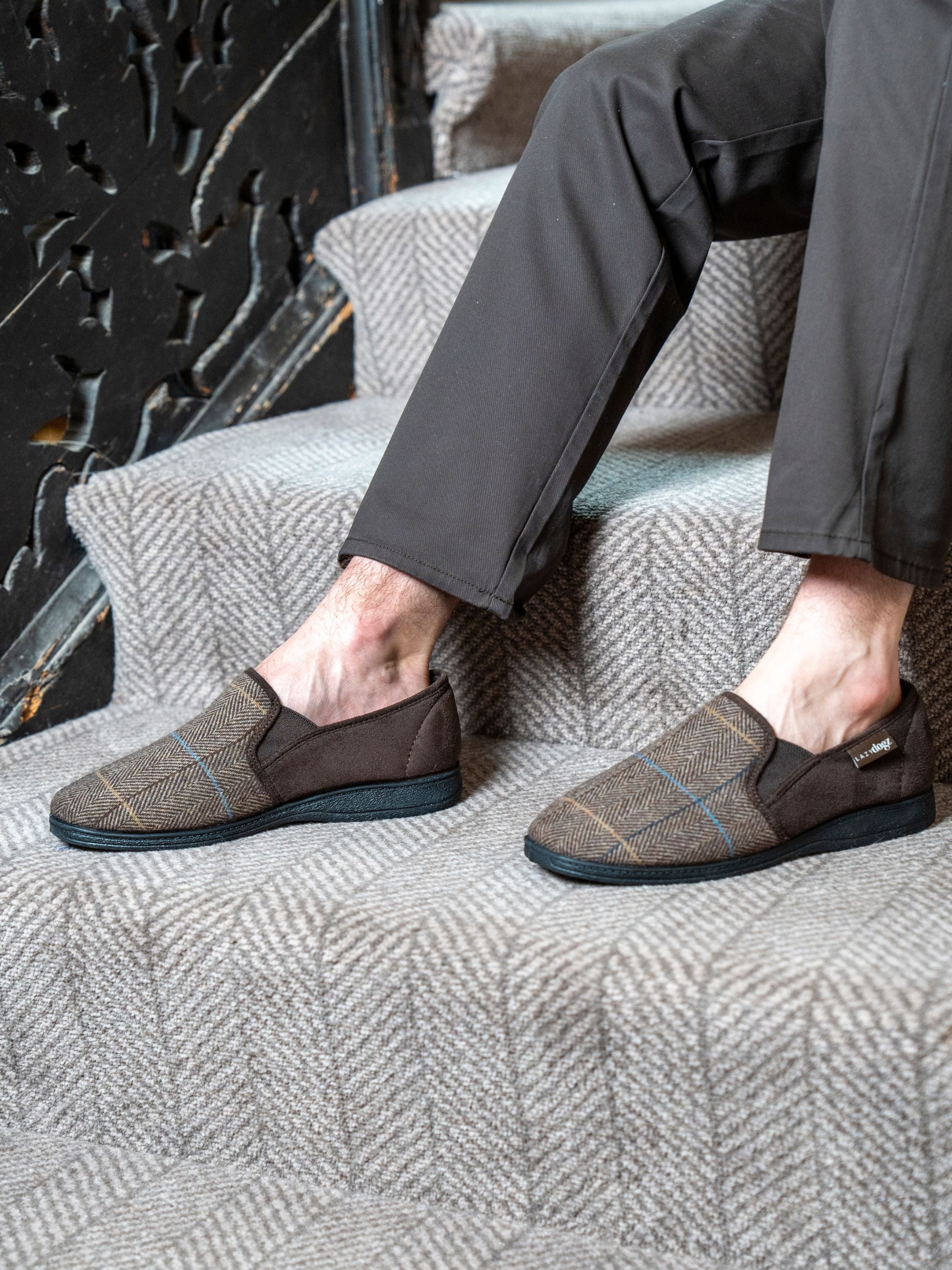 Lazy Dogs KMD106 Harrison II Mens Brown Textile Memory Foam Slippers, alternate product view 2.