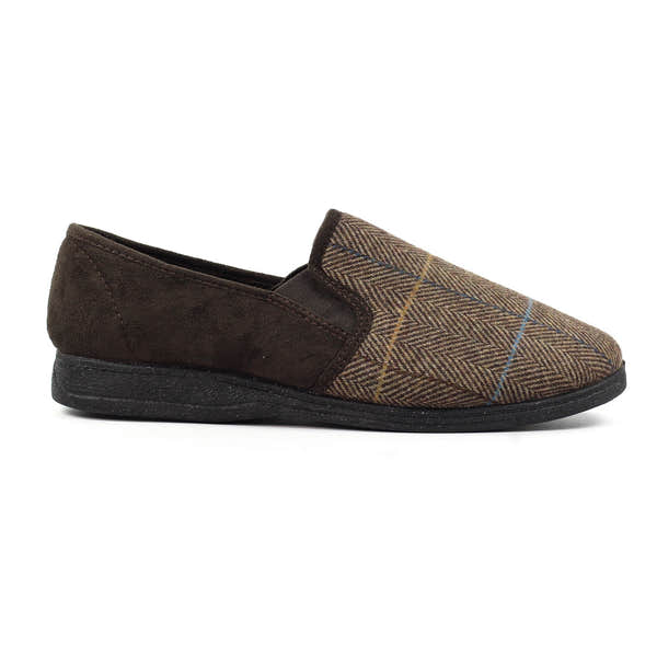 Lazy Dogs KMD106 Harrison II Mens Brown Textile Memory Foam Slippers, front three-quarter view.