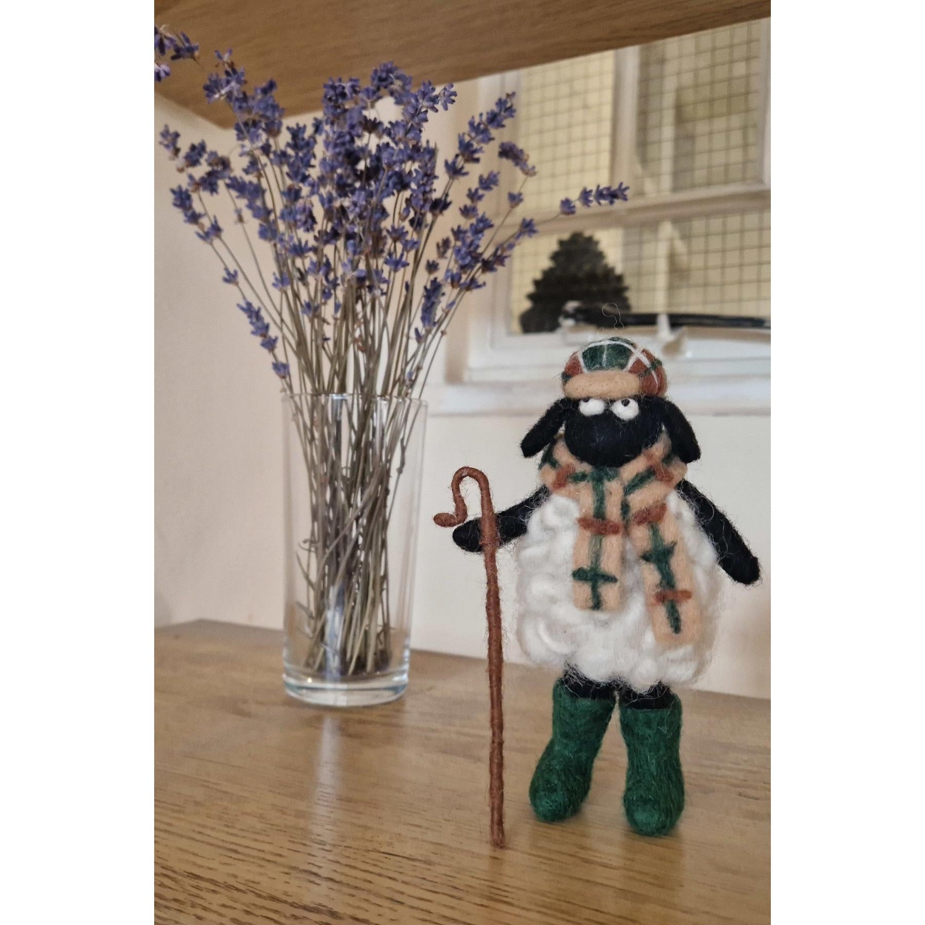Pachamama Flat Cap Stanley, felt animal decoration; product view 2.