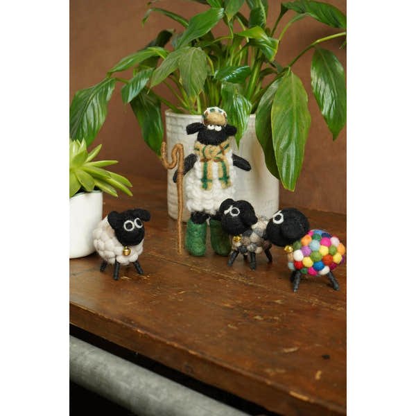 Pachamama Flat Cap Stanley, felt animal decoration; product view 3.