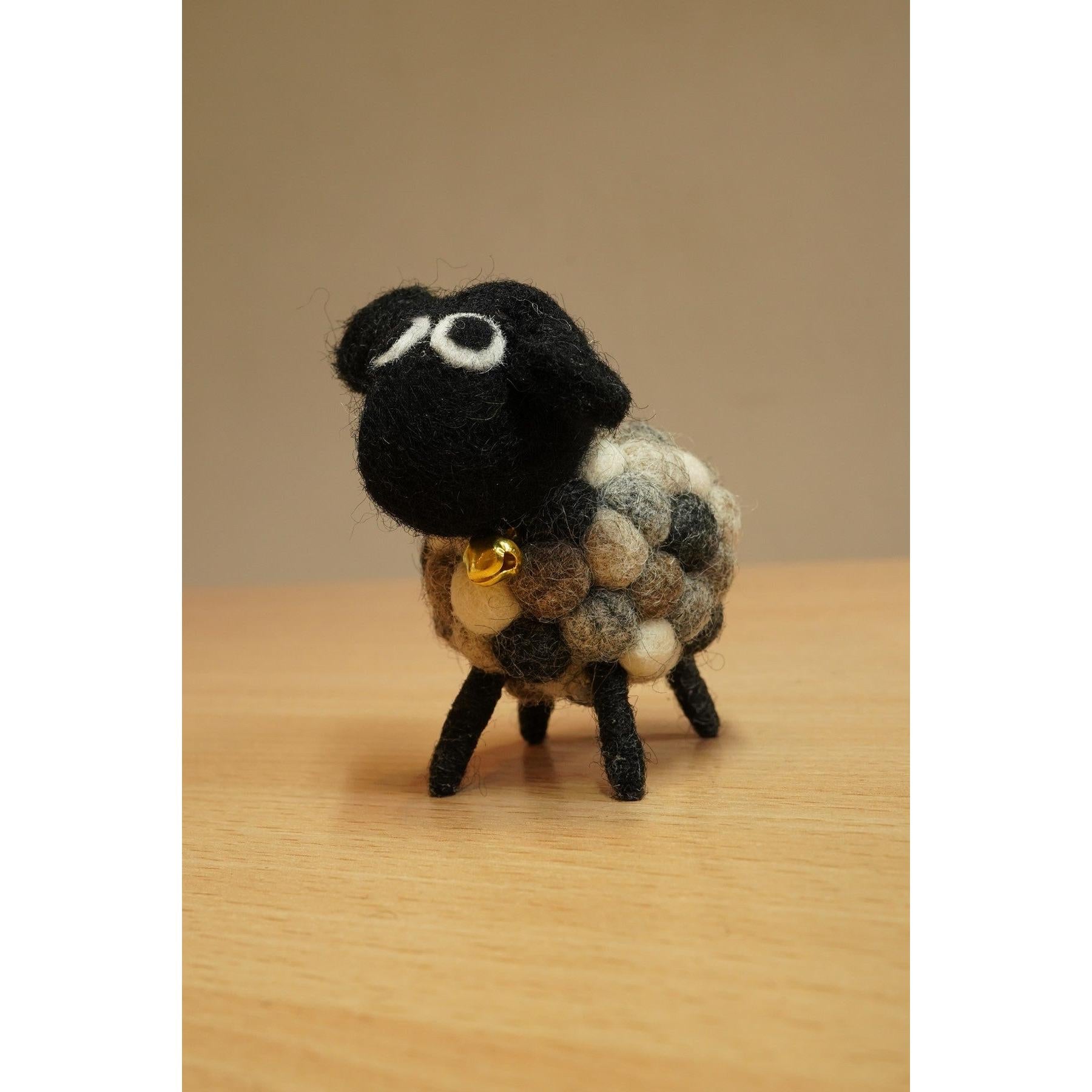 Pachamama Mini Helen, felt animal decoration; product view 2.