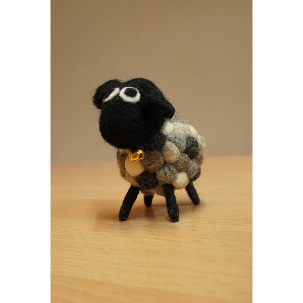 Pachamama Mini Helen, felt animal decoration; product view 2.