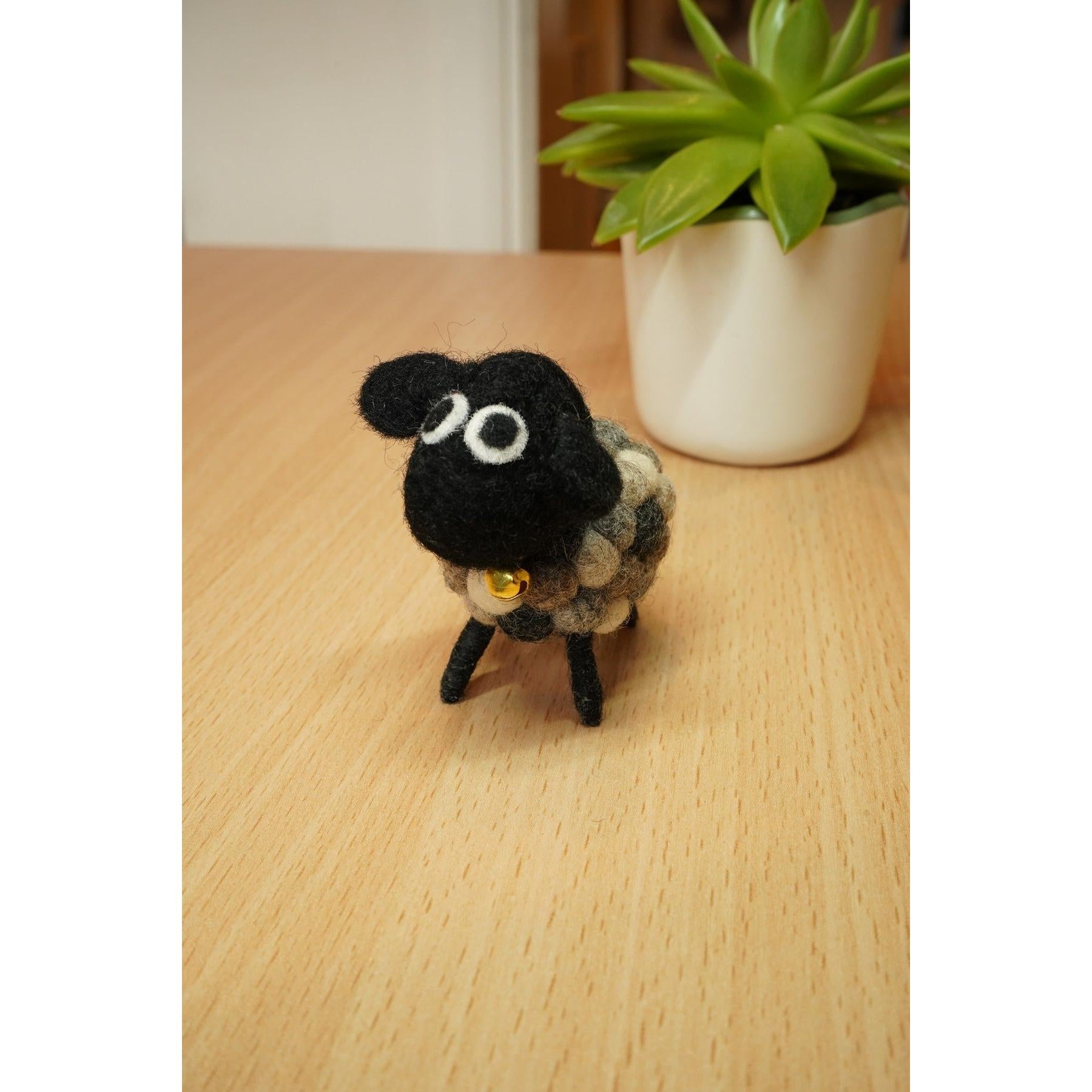 Pachamama Mini Helen, felt animal decoration; product view 6.