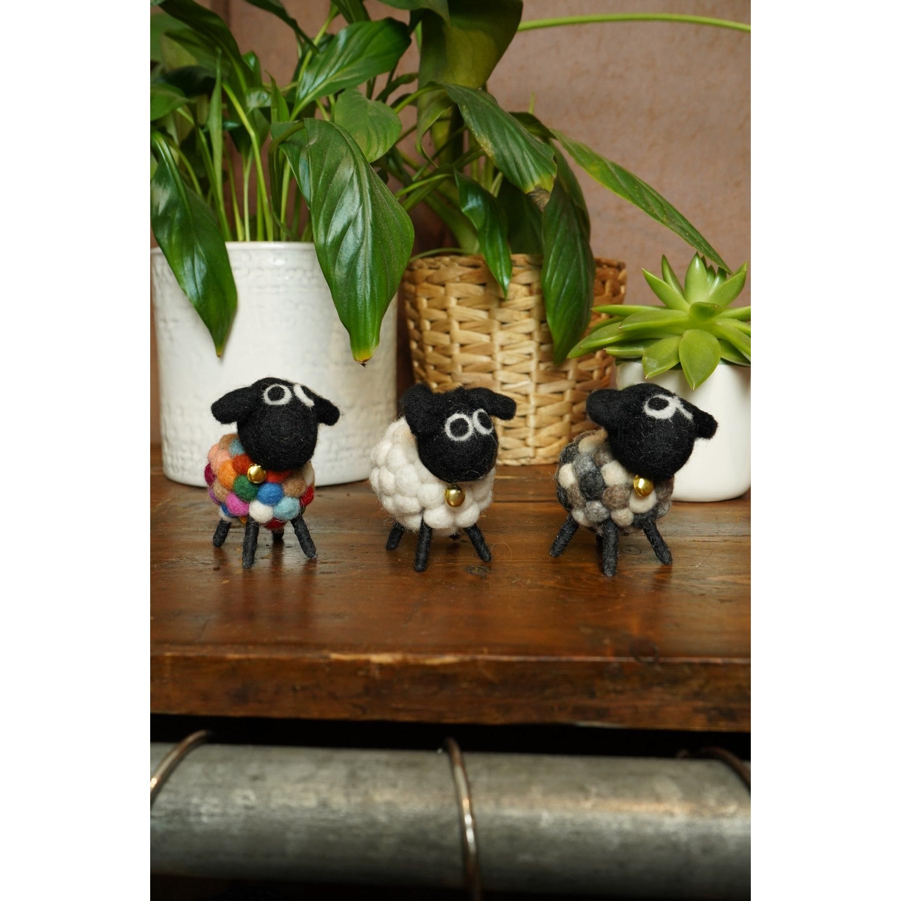 Pachamama Mini Tessa, felt animal decoration; product view 2.