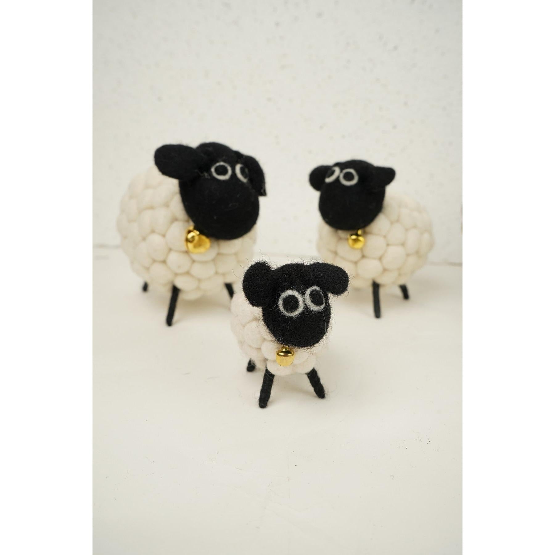 Pachamama Mini Tessa, felt animal decoration; product view 3.