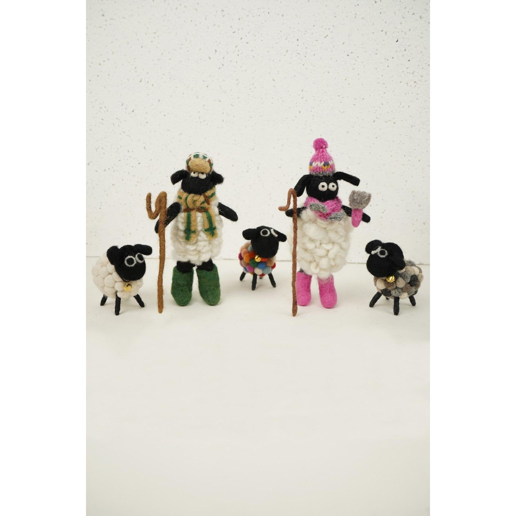 Pachamama Shearing Sheila, felt animal decoration; product view 8.