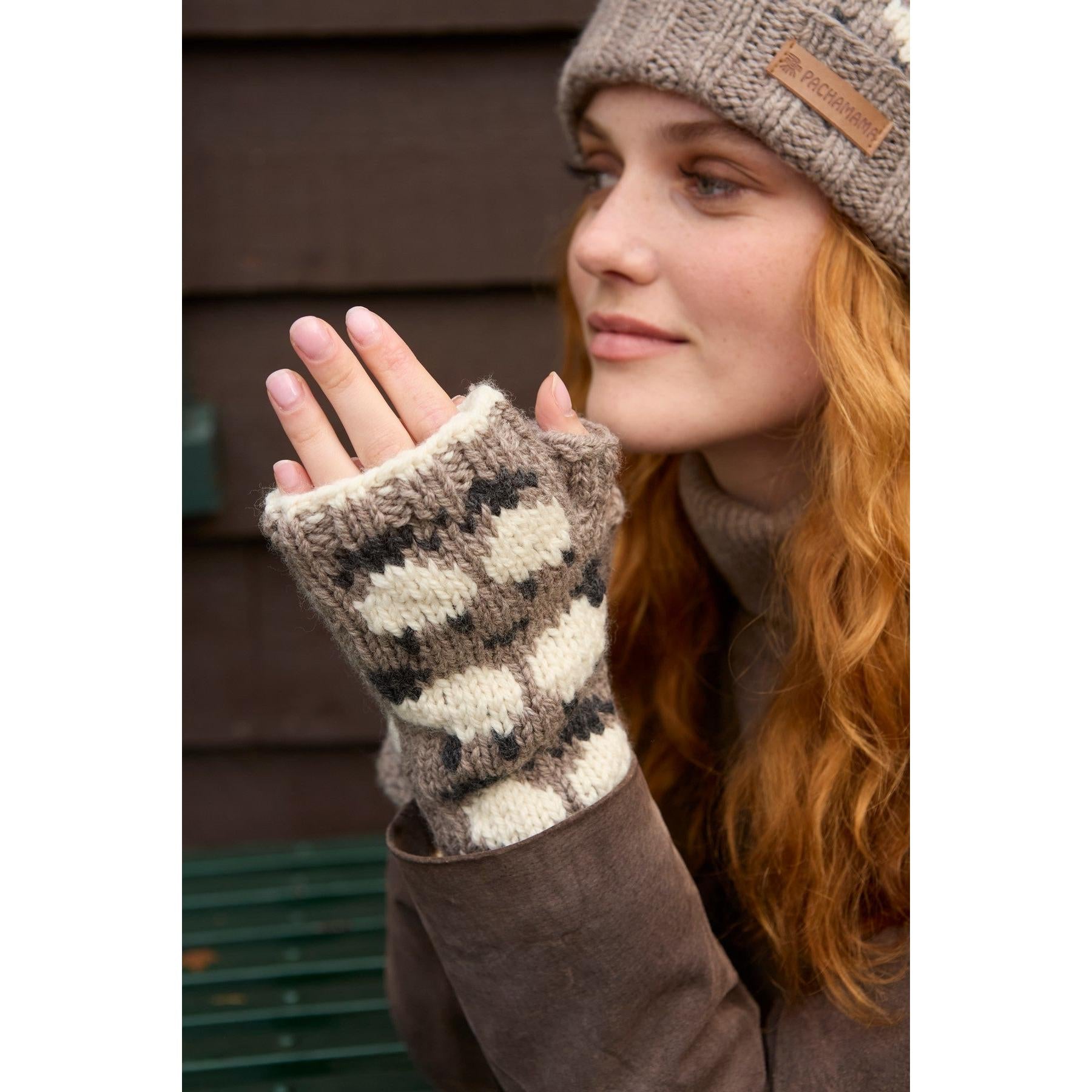 Pachamama Sheep (Merino) Handwarmers Mushroom, with contrasting sheep motifs; product view 8.