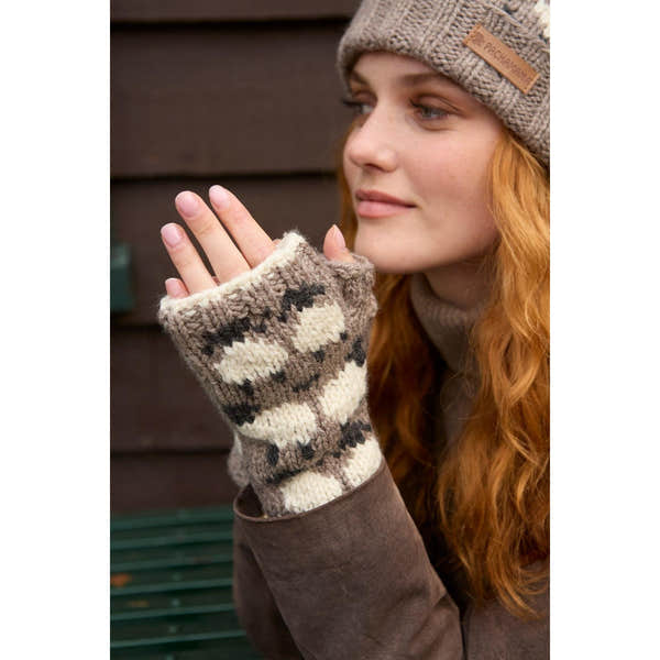 Pachamama Sheep (Merino) Handwarmers Mushroom, with contrasting sheep motifs; product view 8.