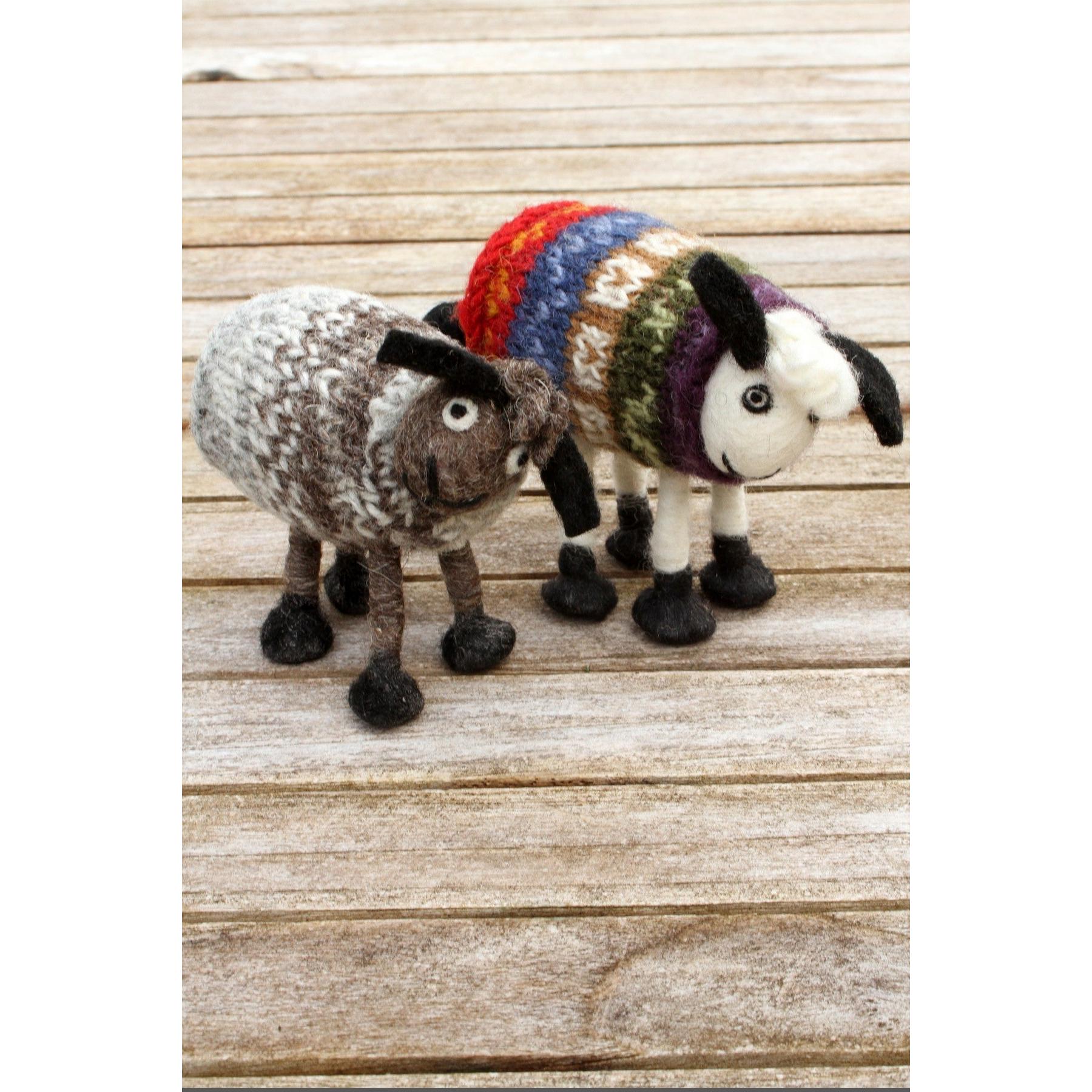 Pachamama Tank Top Tim, felt animal decoration; product view 5.