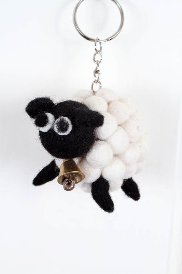 Pachamama Tessa Keyring, felt animal keyring; product view 2.