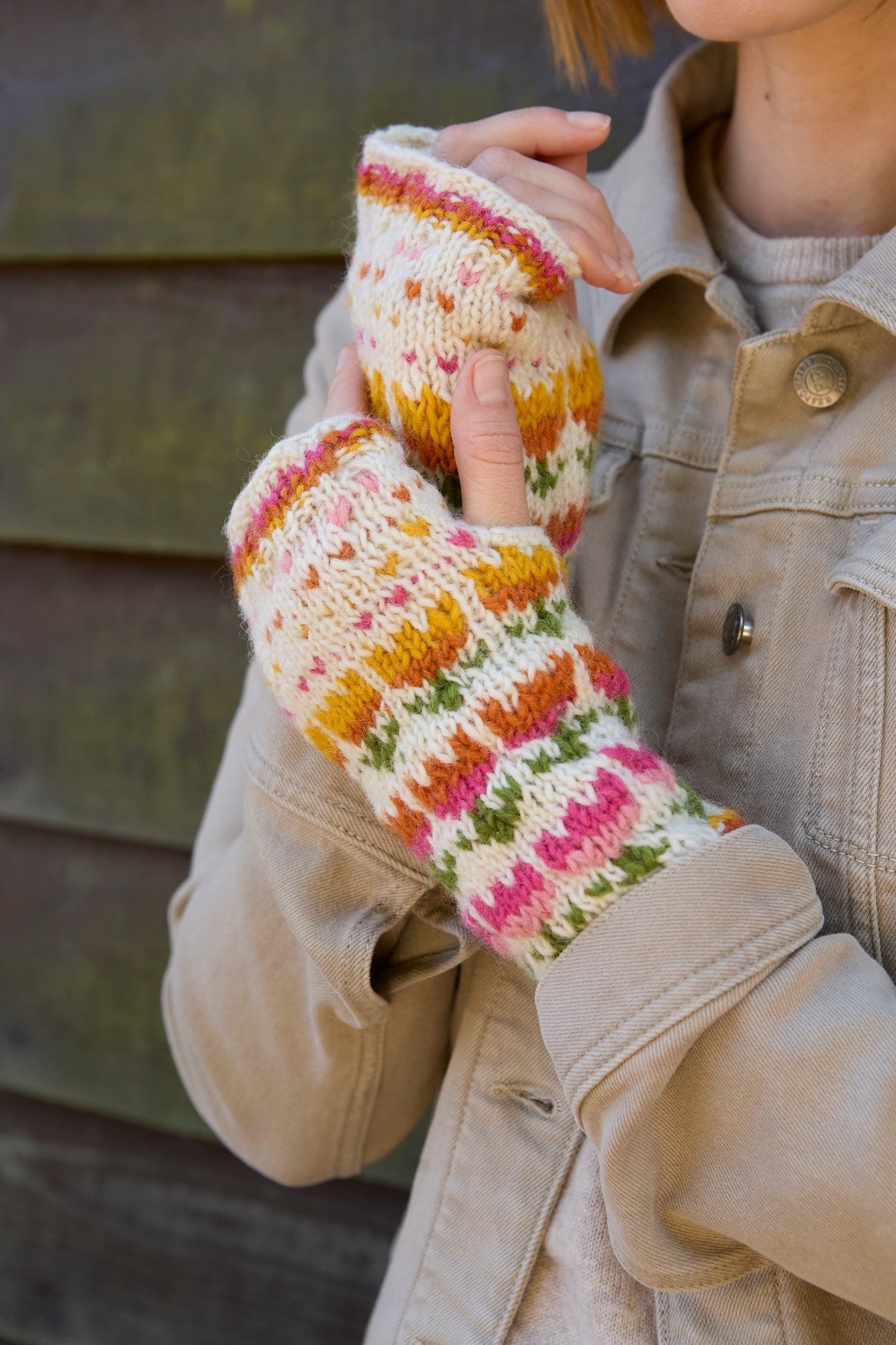 Pachamama Tulip Handwarmer, with bright tulip motifs; product view 4.