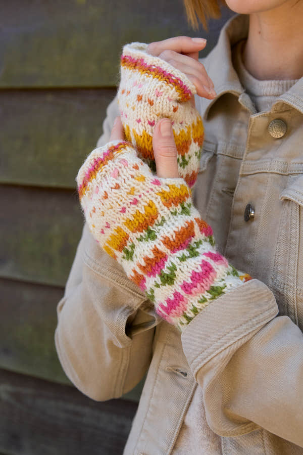 Pachamama Tulip Handwarmer, with bright tulip motifs; product view 4.