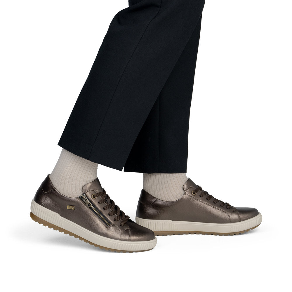 Remonte D0700-90 women's wide grey leather water resistant zip & lace shoes, on-foot lifestyle view.