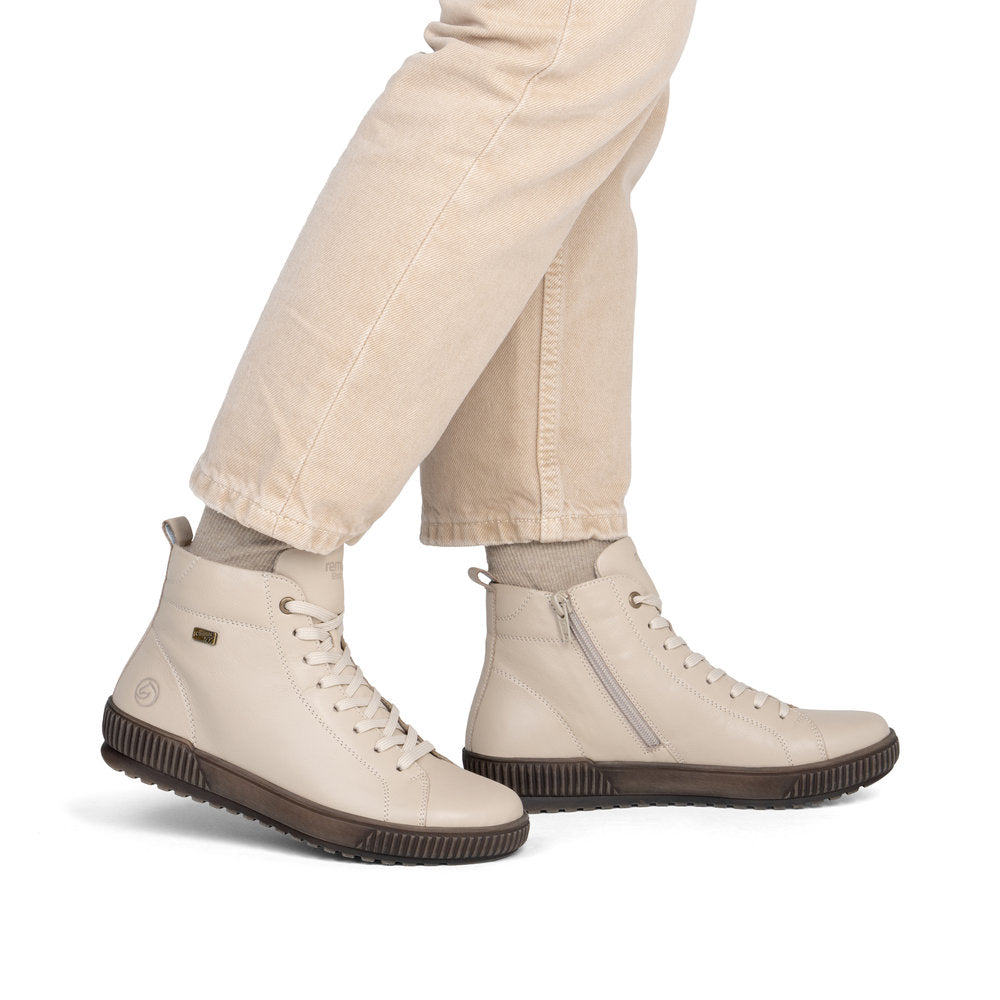Remonte D0782-62 women's wide off white leather water resistant zip & lace ankle boots, on-foot lifestyle view.