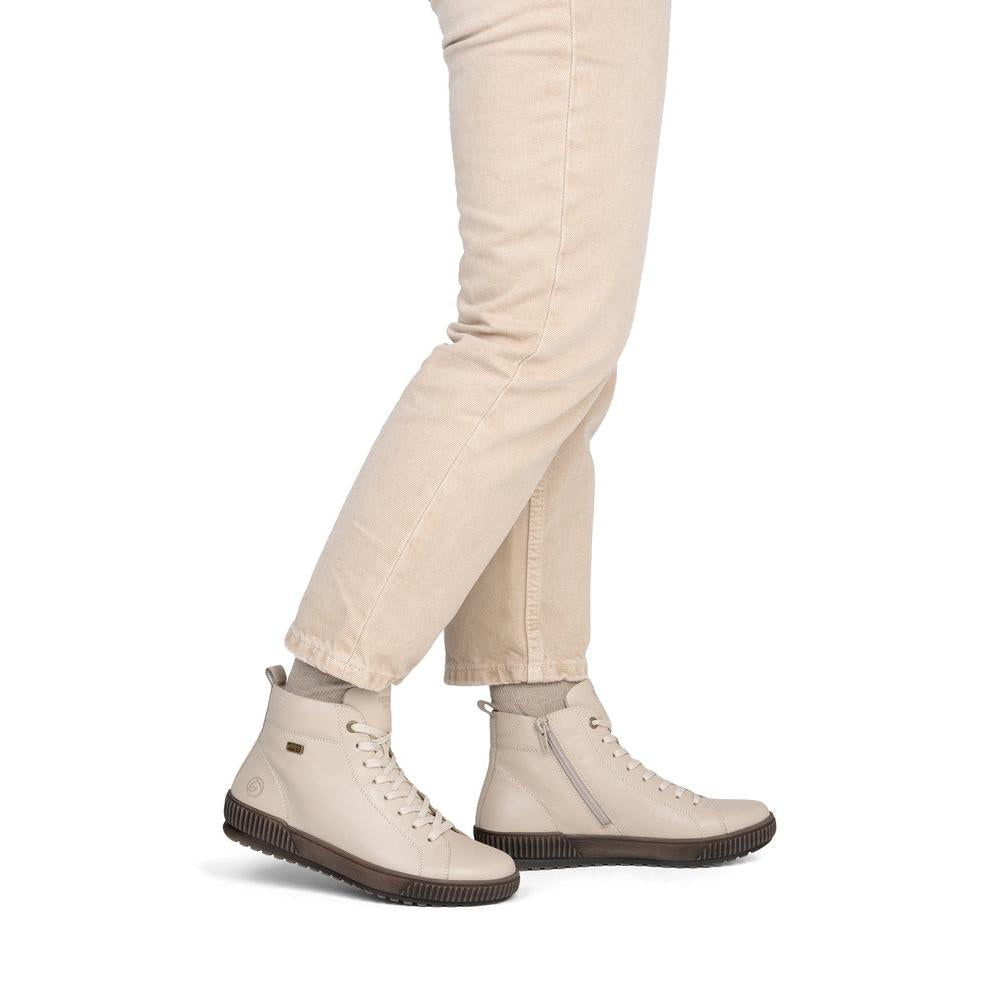 Remonte D0782-62 women's wide off white leather water resistant zip & lace ankle boots, on-foot lifestyle view.