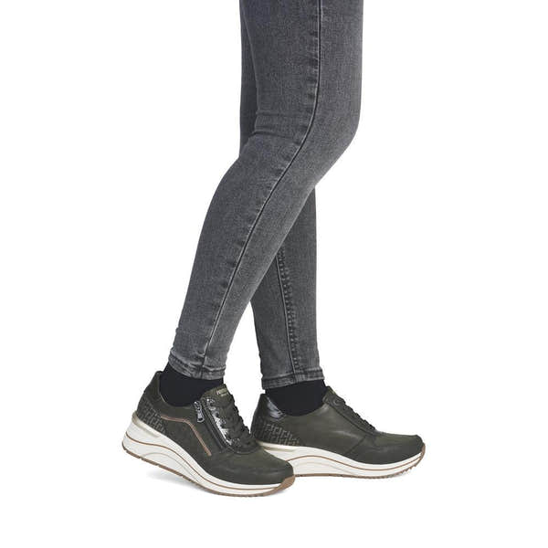 Remonte D0T16-54 women's wide green zip & lace shoes, on-foot lifestyle view.