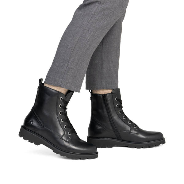 Remonte D3S71-00 women's wide black leather zip & lace ankle boots, on-foot lifestyle view.