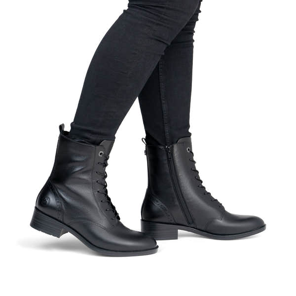 Remonte D3U71-00 women's wide black leather zip & lace ankle boots, on-foot lifestyle view.