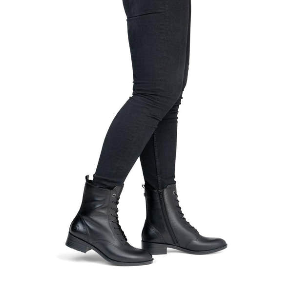 Remonte D3U71-00 women's wide black leather zip & lace ankle boots, on-foot lifestyle view.