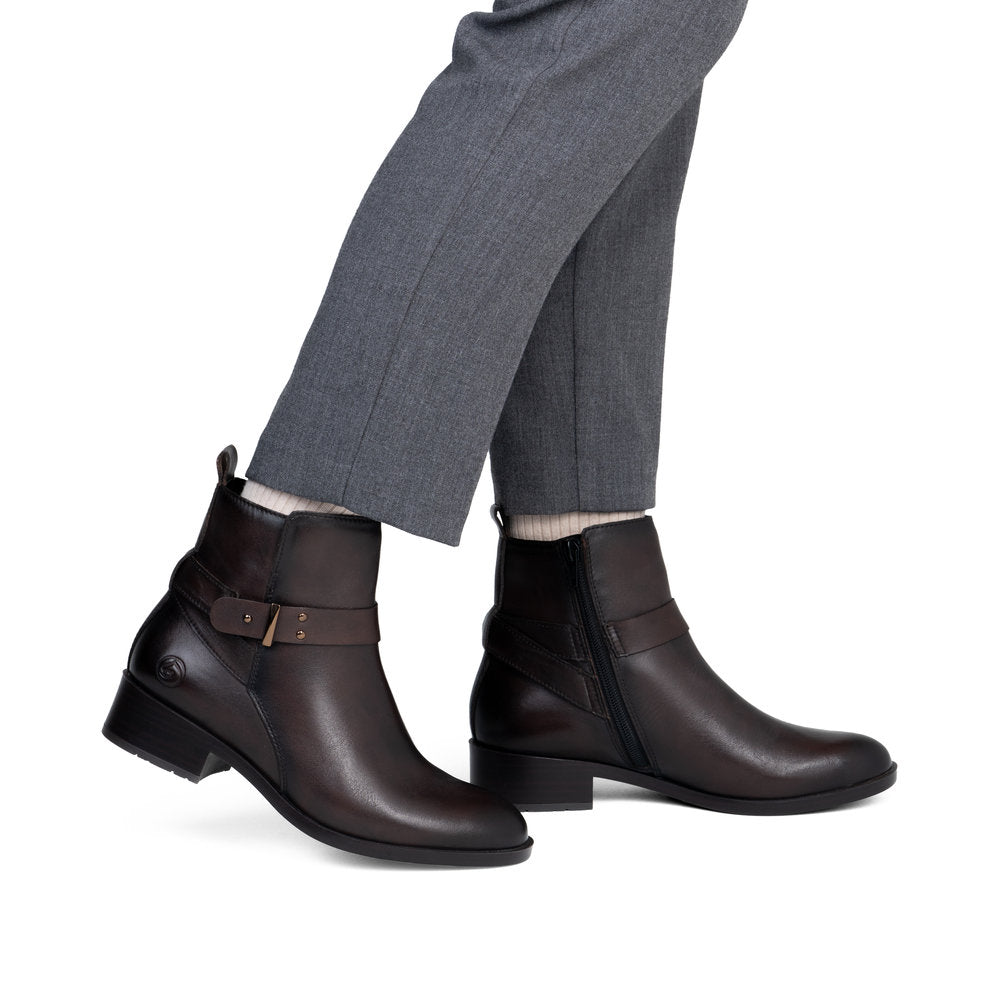 Remonte D3U72-25 women's wide brown leather side zip ankle boots, on-foot lifestyle view.