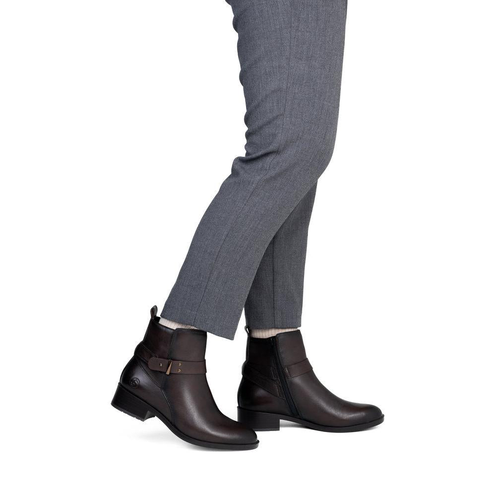 Remonte D3U72-25 women's wide brown leather side zip ankle boots, on-foot lifestyle view.