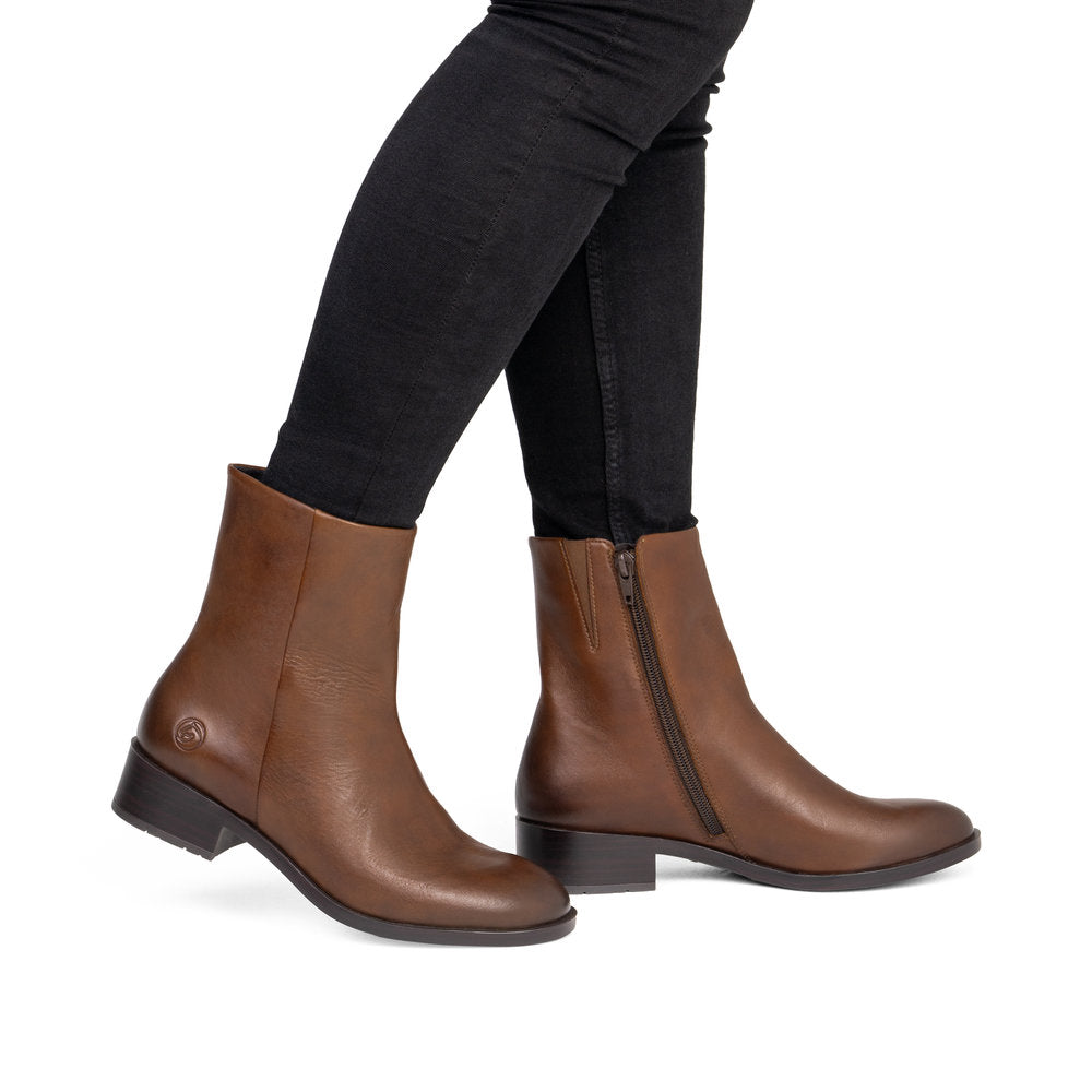 Remonte D3U73-22 women's wide brown leather side zip ankle boots, on-foot lifestyle view.
