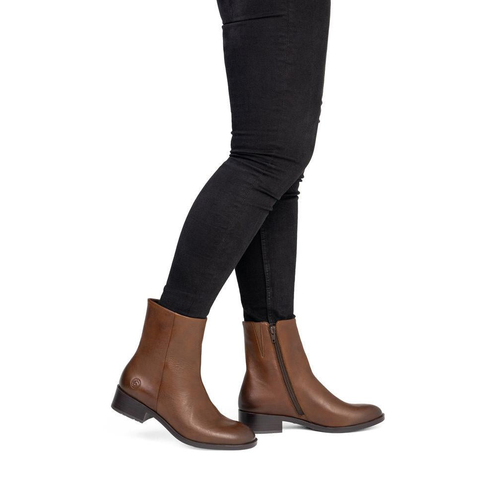 Remonte D3U73-22 women's wide brown leather side zip ankle boots, on-foot lifestyle view.