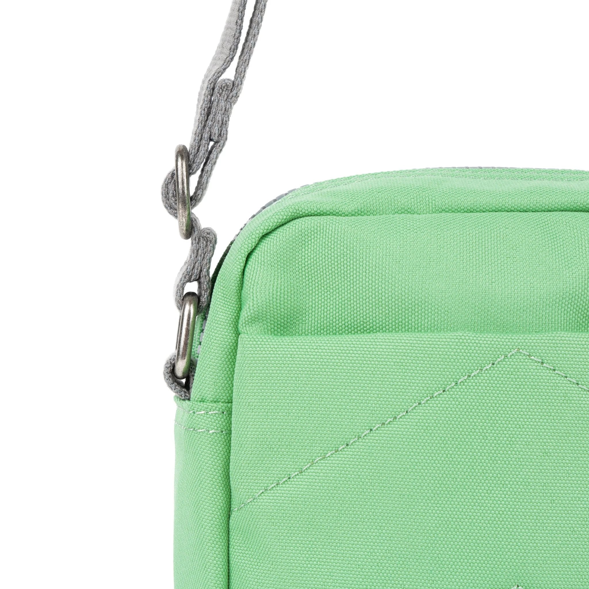 Roka Bond Recycled Canvas Peppermint, hardware detail.