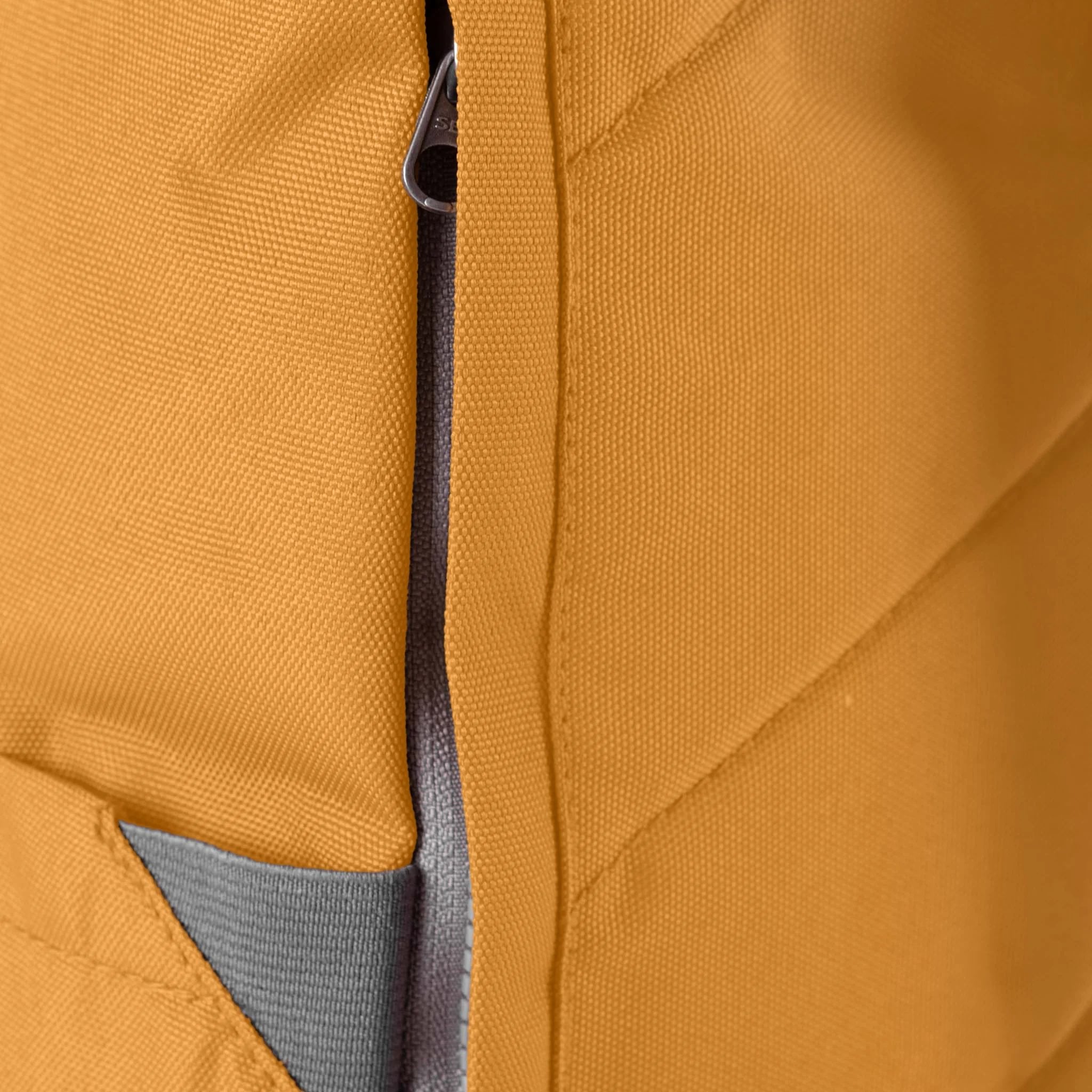 Roka Finchley A Flax Recycled Canvas, hardware detail.