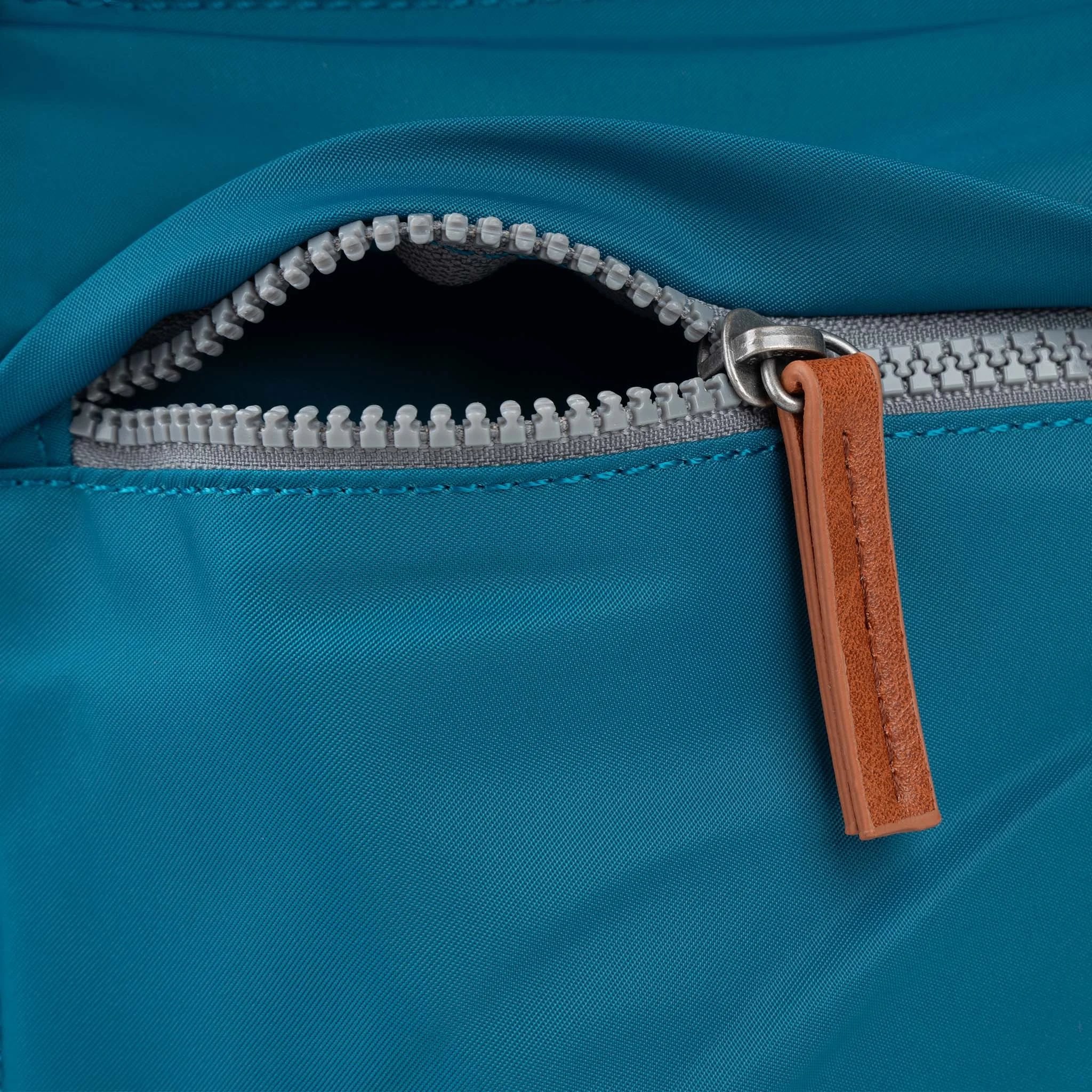 Roka Kennington B Crossbody Recycled Nylon Sapphire, zip detail.