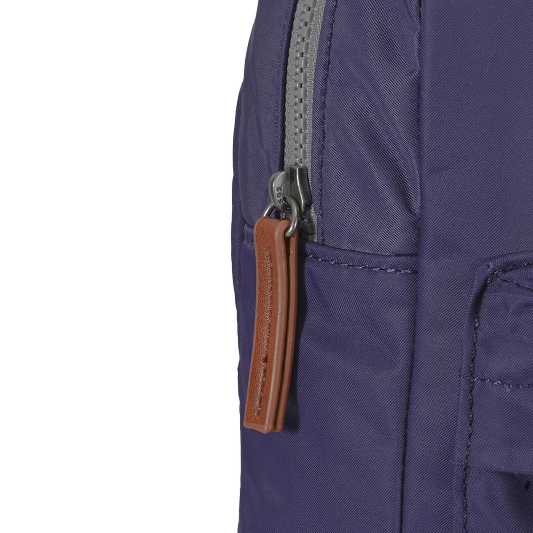 Roka Willesden B Mulberry Large Recycled Nylon, zip detail.
