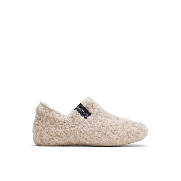 Verbenas Yoi Curly women's Beige Slippers, side view.