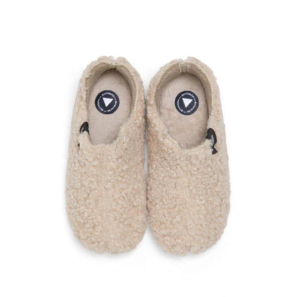 Verbenas Yoi Curly women's Beige Slippers, top view.