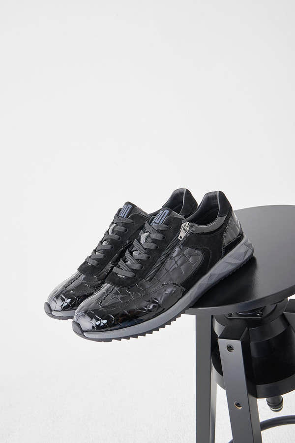 Waldlaufer 598002 100 001 H-Janett women's Wide Black Leather Arch Support Zip & Lace Trainers, front three-quarter view.