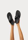 FitFlop I88-001 Lulu Leather Ladies Black Leather Arch Support Toe-Post Sandals