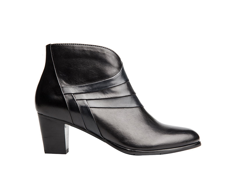Regarde Le Ciel Sonia-78 Ladies Black And Navy Leather Side Zip Ankle Boots